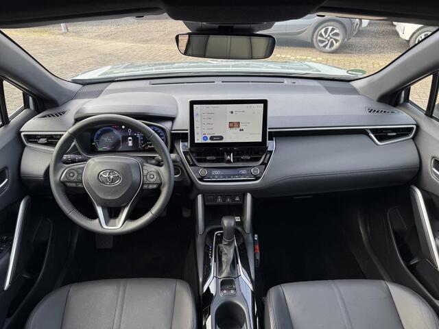 Toyota COROLLA Cross 2.0 High Power Hybrid First Edition **STOELVERWARMING/ DODEHOEK DETECTIE/ ELEKTRONISCHE ACHTERKLEP**