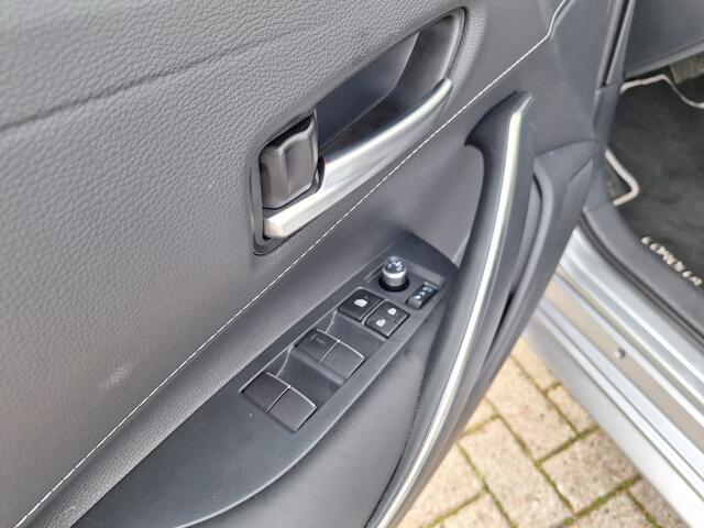Toyota COROLLA Touring Sports 1.8 Hybrid 140 First Edition NL Auto Navi Parkeersensoren Clima Keyless Cruise