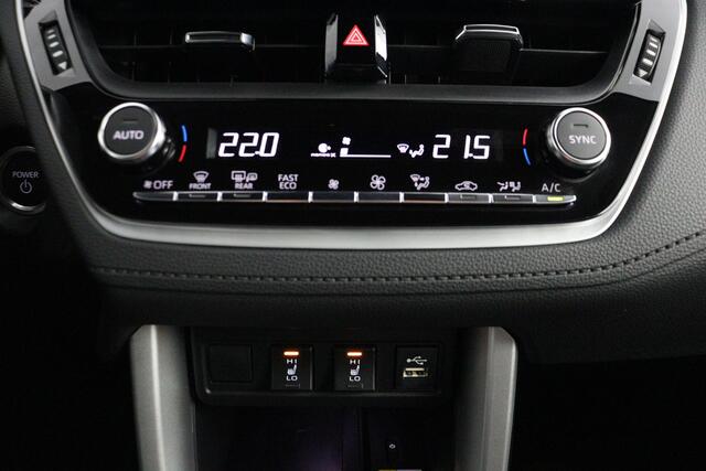 Toyota COROLLA Cross 2.0 High Power Hybrid First Edition | Trekhaak | Draadloze Telefoonlader | Dodehoek Detectie | Navigatie | Elektrische achterklep |