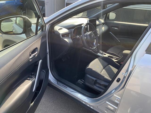 Toyota COROLLA Cross Hybrid 140 Style Dodehoekdetectie, Parkeersensoren voor + achter, Navigatie, Smart Key, Privacy glass, LMV, LED, Adaptieve cruise control, Achteruitrijcamera