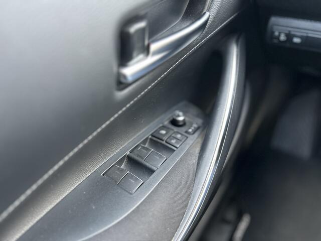 Toyota COROLLA Touring Sports 1.8 Hybrid Business Plus | 1e Eigenaar | Keyless entry | Trekhaak | Stoelverwarming | Lane assist | Camera