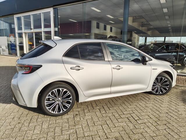Toyota COROLLA 1.8 Hybrid Dynamic | Sensoren voor | Stoelverwarming | Android A