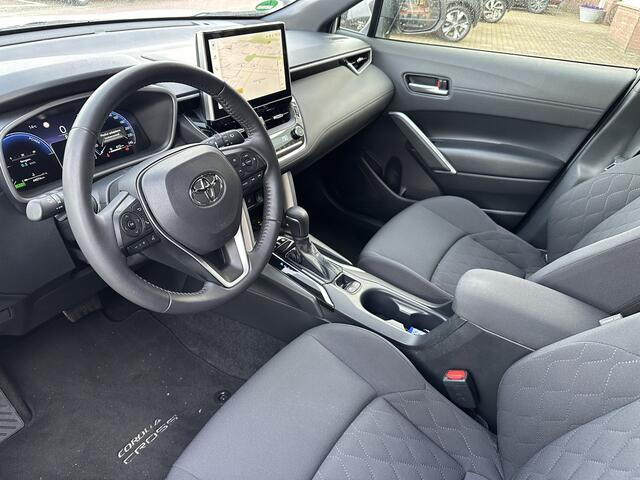 Toyota COROLLA Cross 2.0 High Power Hybrid Style 200 trekhaak / all-season banden / Apple Carplay / Android Auto / Stoel- en stuurverwarming / Dodehoekdetectie / Parkeersensoren voor en achter / Toyota 10 jaar garantie programma / Toyota Pechhulppas / rijklaarprijs