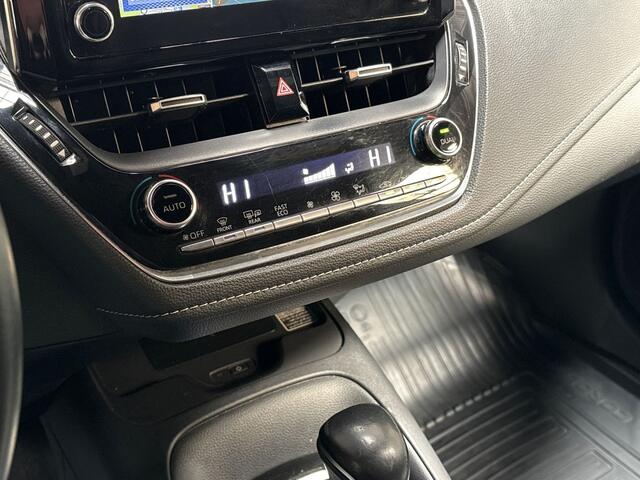 Toyota COROLLA 1.8 Hybrid Sport Automaat (NAVIGATIE, LEDER, VIRTUAL COCKPIT, CAMERA, SPORTSTOELEN, GETINT GLAS, ADAPTIVE CRUISE, NIEUWE APK, NIEUWSTAAT)