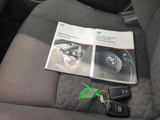 Toyota COROLLA Touring Sports 1.8 Hybrid Active 1e Eigenaar | Volledig Onderh | BTW | NAP | Camera | Navi | Carplay | ACC | Full Led | Bots | DAB | Keyless