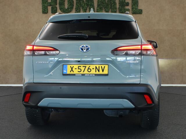 Toyota COROLLA Cross Hybrid 140 Style - ORIGINEEL NEDERLANDSE AUTO - AFKOMSTIG VAN 1E EIGENAAR - NAVIGATIE - ELEKTRISCHE ACHTERKLEP - LENDENSTEUN BESTUURDERSSTOEL - VOORSTOELEN VERWARMD - DODEHOEK DETECTIE - KEYLESS ENTRY/ START - 18 INCH LICHT METALEN VELGEN