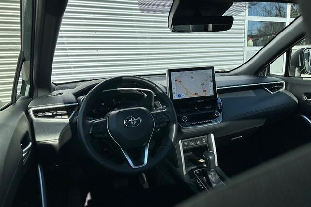 Toyota COROLLA Cross Hybrid 200 Advent. / Pano / 4X4