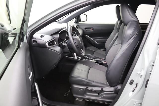 Toyota COROLLA Cross 2.0 High Power Hybrid First Edition | Origineel NL | Parkeersensoren Rondom | Navigatie | Draadloos telefoonlader |