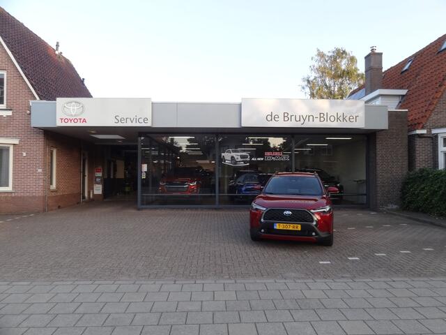 Toyota COROLLA Cross 2.0 High Power Hybrid Style origineel Nederlandse auto, 1e eigenaar, dealeronderhouden, trekhaak, parkeersensoren voor en achter, Apple Carplay, Android Auto, halflederen bekleding, stoelverwarming, Toyota 10 jaar garantie programma, Toyota pechhulp