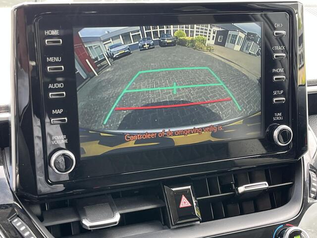 Toyota COROLLA Sedan 1.8 Hybrid Dynamic | Parkeersensoren | Carplay | Stoelverwarming | 17 inch LM-velgen |
