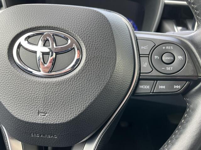 Toyota COROLLA Sedan 1.8 Hybrid Dynamic | Parkeersensoren | Carplay | Stoelverwarming | 17 inch LM-velgen |