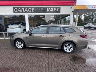 toyota-corolla-touring-sports-1.8-h