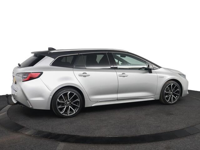 Toyota COROLLA Touring Sports 2.0 Hybrid Premium | Panoramadak | Stoelverwarming | Trekhaak | Parkeersensoren | Leer | Navigatie |