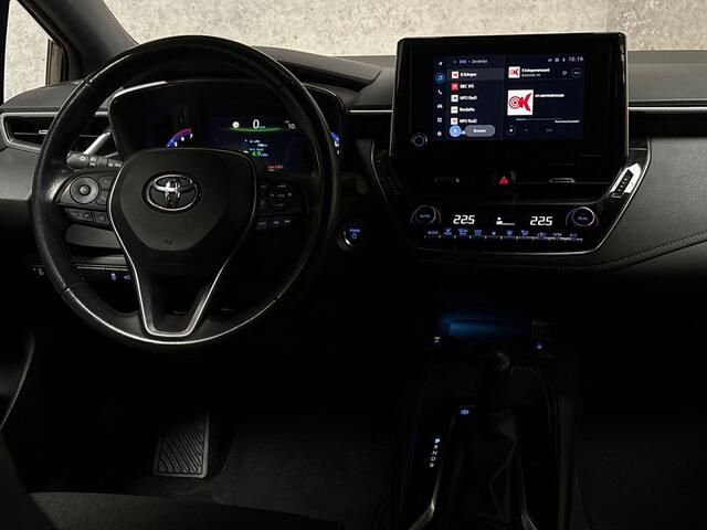 Toyota COROLLA 1.8 Hybrid Dynamic Automaat (APPLE CARPLAY, LEDER, STOELVERWARMING, CAMERA, SPORTSTOELEN, ADAPTIVE CRUISE, GETINT GLAS, ZWART HEMEL, NIEUWSTAAT)