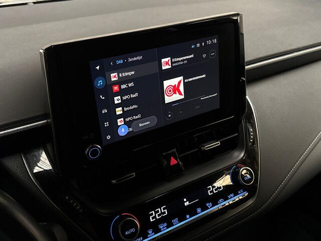 Toyota COROLLA 1.8 Hybrid Dynamic Automaat (APPLE CARPLAY, LEDER, STOELVERWARMING, CAMERA, SPORTSTOELEN, ADAPTIVE CRUISE, GETINT GLAS, ZWART HEMEL, NIEUWSTAAT)