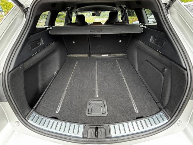 Toyota COROLLA Touring Sports 2.0 Hybrid Business Sport Intro Afn. Trekhaak Nap