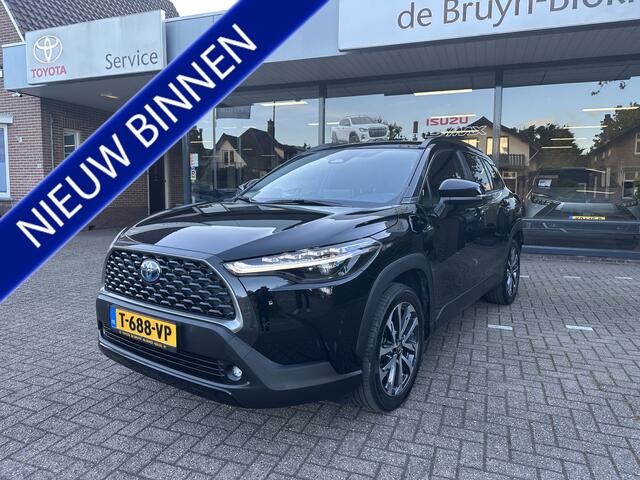 Toyota COROLLA Cross 2.0 High Power Hybrid First Edition, origineel Nederlandse auto, 1e eigenaar, dealeronderhouden, trekhaak, parkeersensoren voor en achter, Apple Carplay, Android Auto, halflederen bekleding, stoelverwarming, Toyota 10 jaar garantie programma, Toyota