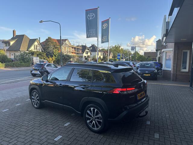 Toyota COROLLA Cross 2.0 High Power Hybrid First Edition, origineel Nederlandse auto, 1e eigenaar, dealeronderhouden, trekhaak, parkeersensoren voor en achter, Apple Carplay, Android Auto, halflederen bekleding, stoelverwarming, Toyota 10 jaar garantie programma, Toyota