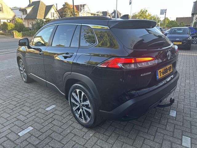 Toyota COROLLA Cross 2.0 High Power Hybrid First Edition, origineel Nederlandse auto, 1e eigenaar, dealeronderhouden, trekhaak, parkeersensoren voor en achter, Apple Carplay, Android Auto, halflederen bekleding, stoelverwarming, Toyota 10 jaar garantie programma, Toyota