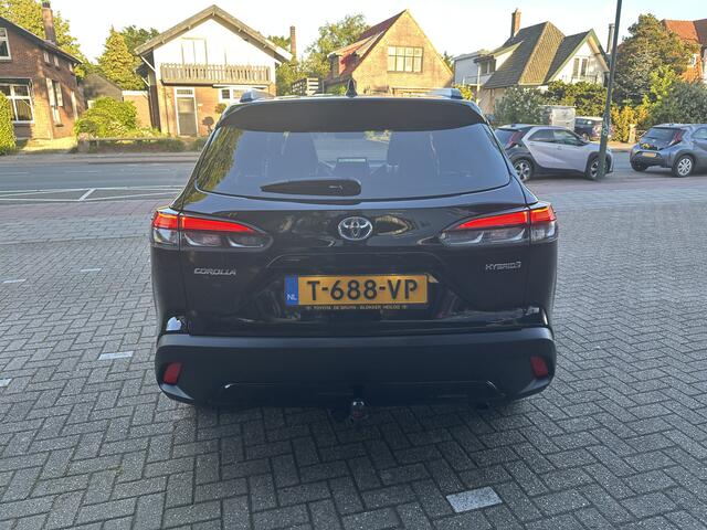 Toyota COROLLA Cross 2.0 High Power Hybrid First Edition, origineel Nederlandse auto, 1e eigenaar, dealeronderhouden, trekhaak, parkeersensoren voor en achter, Apple Carplay, Android Auto, halflederen bekleding, stoelverwarming, Toyota 10 jaar garantie programma, Toyota