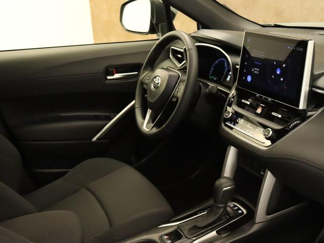 Toyota COROLLA Cross Hybrid 200 Dynamic - ORIGINEEL NEDERLANDSE AUTO - APPLE CARPLAY/ANDROID AUTO - AIRCO (AUTOMATISCH) - CRUISE CONTROL ADAPTIEF - DRAADLOZE TELEFOONLADER - KEYLESS ENTRY/START - NAVIGATIESYSTEEM FULL-MAP - GETINTE RAMEN ACHTER