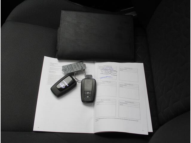 Toyota COROLLA Touring Sports 1.8 Hybrid Active CAMERA | CARPLAY | ADAPCRUISE | CLIMATE | DAB | LED | LMV16 | NAVI