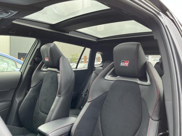 Toyota COROLLA Cross Hybrid 180 GR Sport