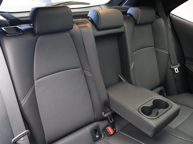 Toyota COROLLA 2.0 Hybrid Executive | head-up display | JBL audio | leder | schuif-kanteldak | stoelverwarming |