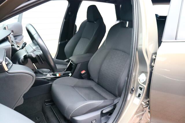 Toyota COROLLA Touring Sports 2.0 Hybrid Business Plus O.a: ACC, Clima, Carplay, Stoelverw, Camera, Etc. All-in prijs!
