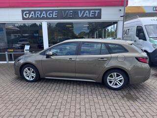 toyota-corolla-touring-sports-1.8-h
