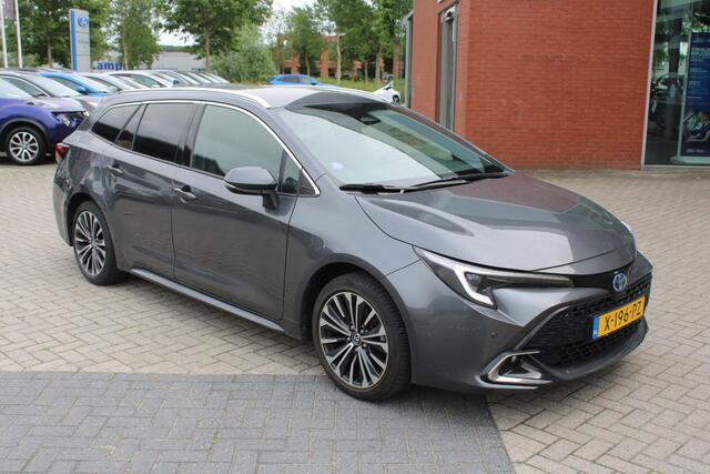 Toyota COROLLA Touring Sports 1.8 Hybrid First Edition | Trekhaak | Adaptieve Cruise Control | Stoelverwarming | 17 Inch Lichtmetalen Velgen | Electrische achterklep