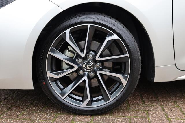 Toyota COROLLA Hybrid 180 Executive Nieuw en uit voorraad leverbaar met ¤ 6.000, - voordeel, inclusief trekhaak!! , Stoel & Stuurverwarming, Parkeersensoren voor en achter, Head Up Display,Nieuw en direct leverbaar!
