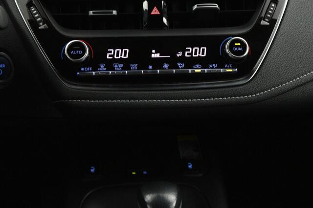 Toyota COROLLA Touring Sports 1.8 Hybrid First Edition | Parkeersensoren | Stuur en Stoelverwarming | Dodehoekherkenning |