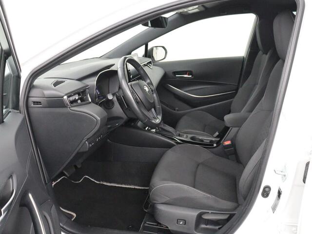 Toyota COROLLA 2.0 Hybrid First Edition | Stoel & stuurverwarming | Navigatie | Carplay | Adaptive cruise | Full LED | Camera | Climate control | Bluetooth