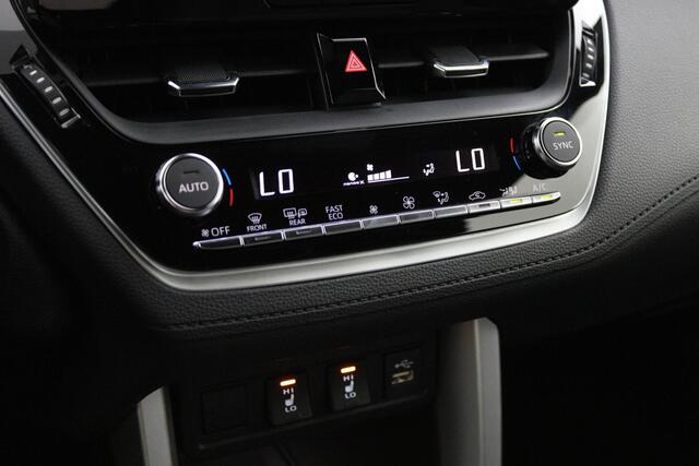 Toyota COROLLA Cross 2.0 High Power Hybrid First Edition | Stoelverwarming | Leder - Stof bekleding | Electrische achterklep |