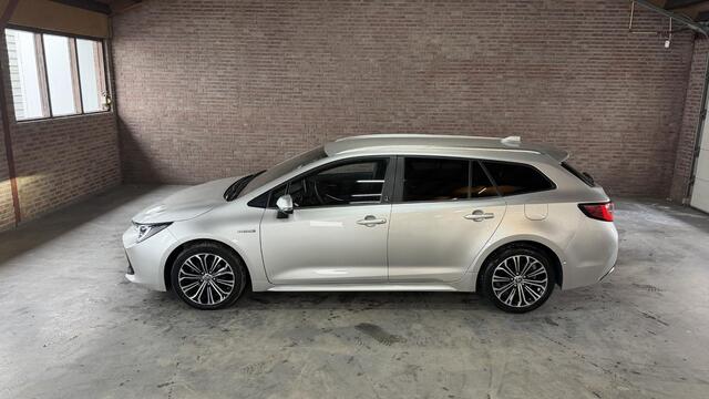 Toyota COROLLA Touring Sports 1.8 Hybrid Dynamic Automaat Camera / Winterpakket / Nieuwe Allseason Banden