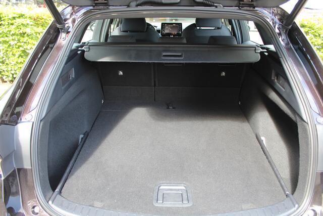 Toyota COROLLA Touring Sports 1.8 Hybrid First Edition Plus | Rijklaar | HUD | Apple/Android | Stoel/Stuur-verw. | Adap. Cruise | DAB+ | Clima