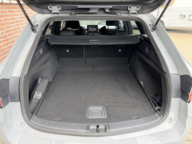Toyota COROLLA Touring Sports 1.8 Hybrid Style *Dode hoek det.*Parkeersens.*