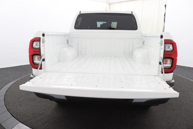 Toyota HI-LUX HiLux 2.8 D-4D Double Cab Hybrid Invincible | Nieuwe Auto | Geel en Grijs kenteken mogelijk | Prijs is Grijs kenteken |