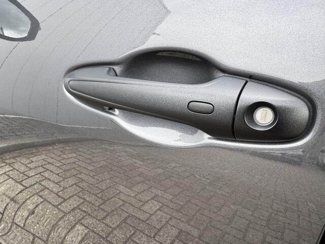 Toyota HI-LUX HiLux 2.8 D-4D Double Cab Invincible Hybrid Automaat Nieuw Snel Leveren Grijs Kenteken NL Auto