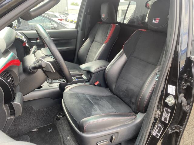 Toyota HI-LUX HiLux 2.8 D-4D Double Cab GR Sport Automaat 500nm NL Auto Dealer Onderhouden JBL Trekhaak 360cam Bed Cover 3500KG Treklast