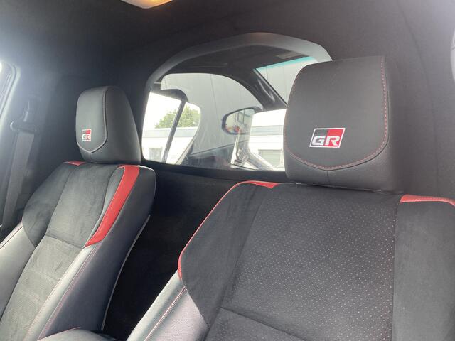 Toyota HI-LUX HiLux 2.8 D-4D Double Cab GR Sport Automaat 500nm NL Auto Dealer Onderhouden JBL Trekhaak 360cam Bed Cover 3500KG Treklast