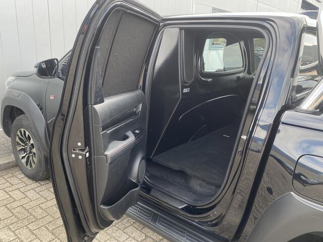 Toyota HI-LUX HiLux 2.8 D-4D Double Cab GR Sport Automaat 500nm NL Auto Dealer Onderhouden JBL Trekhaak 360cam Bed Cover 3500KG Treklast