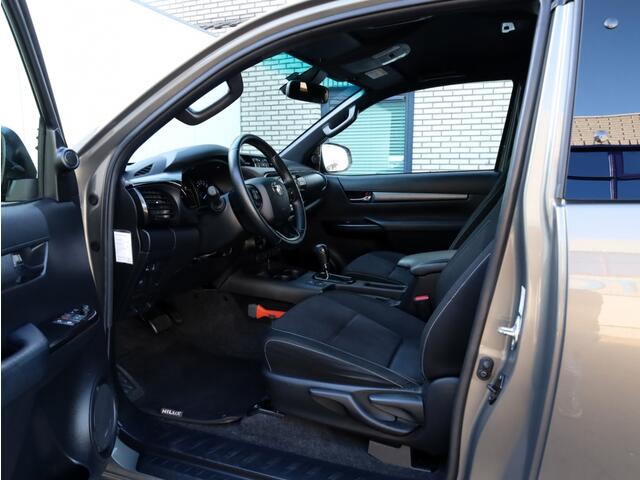 Toyota HI-LUX 2.8 D-4D XC Invincible A/T | Hard Top | Roll-Cover |