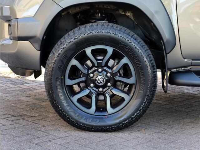 Toyota HI-LUX 2.8 D-4D XC Invincible A/T | Hard Top | Roll-Cover |