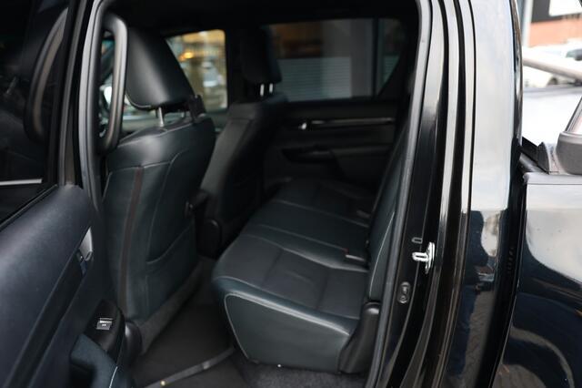 Toyota HI-LUX 2.4 D-4D DUBBEL CABIN LIMITED BE TREKKER A/T 5SITZ VAN