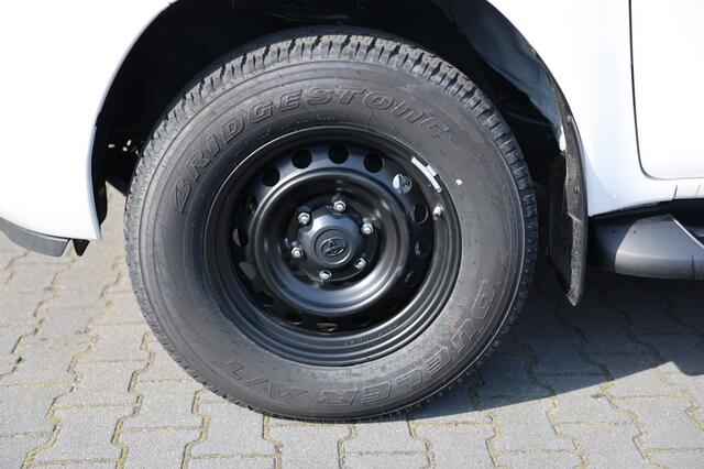 Toyota HI-LUX 2.4 D-4D DUBBEL CABIN COMFORT A/T 5 SITZ 4WD