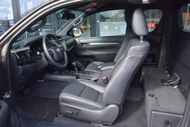 Toyota HI-LUX 2.8 D-4D X-TRA CAB INVINCIBLE A/T VAN