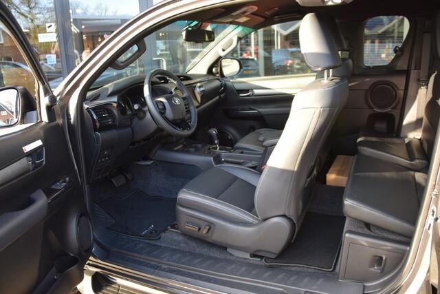 Toyota HI-LUX 2.8 D-4D X-TRA CAB INVINCIBLE A/T VAN