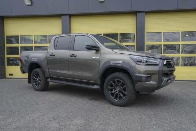 Toyota HI-LUX HiLux 2.8 D-4D Double Cab Hybrid Invincible JBL Camera